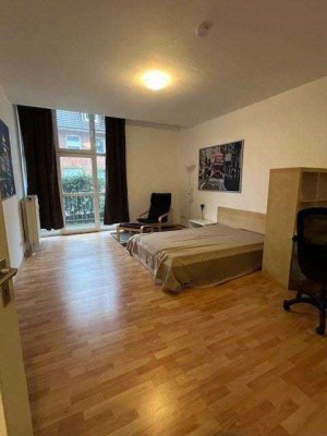 Möbliertes 1-Zimmer-Apartment mit Balkon in der Nähe vom Landgericht