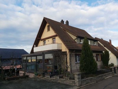 Gepflegtes Ein/Zwei-FH, Massivbau, Photovoltaik (10 kWp), Stromspeicher (10 kWh), Pellet, Toplage