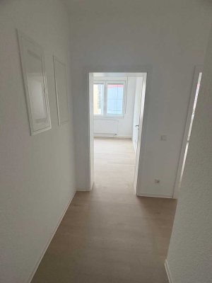 Zentrale, helle 3 Zimmerwohnung mit Balkon - renoviert