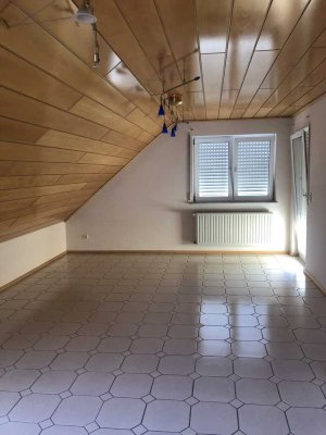 Neuwertige Maisonette-Wohnung mit vier Zimmern sowie Balkon und Einbauküche in Haßloch