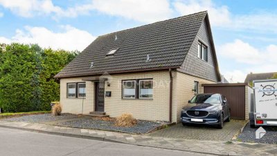 Familien aufgepasst! Freistehendes EFH mit schönem Grundstück, Garage und viel Platz in Gustorf