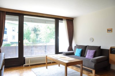 GARTENBLICK 1,5 Zimmer FERIENWOHNUNG (2. Wohnsitz) in ruhiger und sonniger Südwestlage. schöner Südwestbalkon, eigener Parkplatz. Beste Infrastruktur und Verkehrsanbindung.