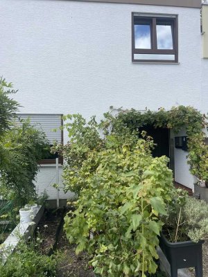 Zwei charmante Wohneinheiten unter einem Dach + Dachterrasse + Garage