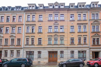 Komfortabler Altbau in Elbnähe. Balkon, Parkett, Carport, Tageslichtbad und Übernahme EBK mgl.