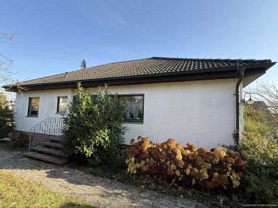 Gepflegter Bungalow mit Einliegerwohnung/Büro im UG, in Lonnerstadt am Ortsrand zu Höchstadt