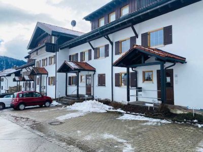 Zentrale zwei Zimmer Apartment mit TG im Bergdorf Steibis