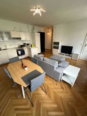 Exklusive, modernisierte 2-Zimmer-Wohnung mit Balkon und EBK in Amberg