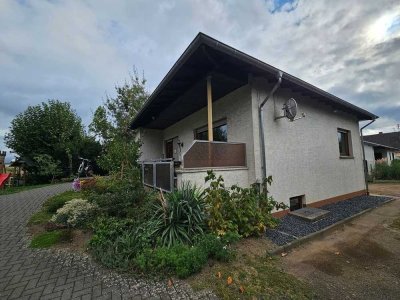 Freistehendes Einfamilienhaus - Bungalow in Kretz (zw. Kruft u. Plaidt) - gr. Grundstück, Garage