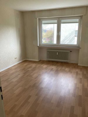 helle 3 Zimmer Wohnung mit Balkon