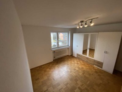 Geschmackvolle 2-Zimmer-Wohnung mit gehobener Innenausstattung mit Balkon+Einbauküche in Böblingen