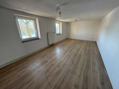 **"Geräumige 5-Zimmer-Wohnung mit Wintergarten und Innenhof in Hückelhoven – Haustiere erlaubt!"**