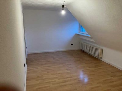 3-Raum DG-Wohnung in Ratingen-Tiefenbroich