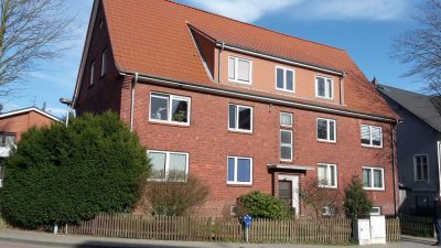 Schöne 3,5-Zimmer-Wohnung mit Balkon und Einbauküche in Stade