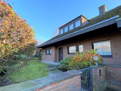 Neuss - großzügiges, freistehendes Einfamilienhaus mit schönem Garten und Erftblick