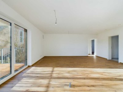 **ERSTBEZUG** Exklusive 3-Zimmer-Wohnung mit Balkon, Carport und Hobbykeller.