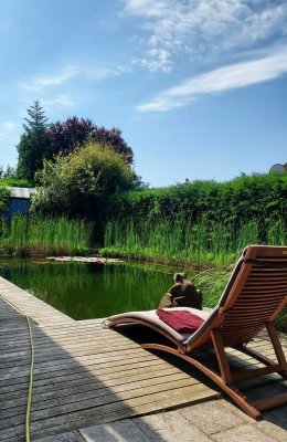 Sie suchen das Besondere? Traumhaftes Einfamilienhaus mit Schwimmteich in idillischer Ortsrandlage.