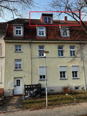 Gemütliche 2-Zimmer-Dachgeschosswohnung mit Balkon, eigenem Kellerraum und Gemeinschaftsgarten