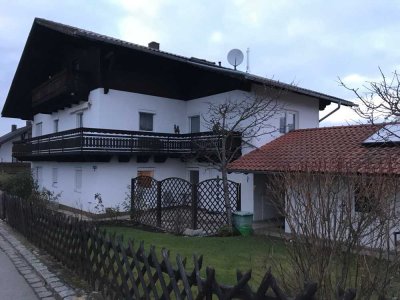 2-Zimmer-DG-Wohnung mit Balkon und EBK in Viechtach Blossersberg