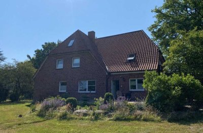 Modernisiertes Einfamilienhaus mit sonnigem Grundstück