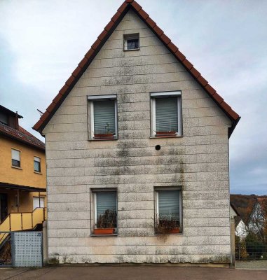 Preiswertes, saniertes 2,5-Raum-Haus mit EBK in Stuttgart Degerloch