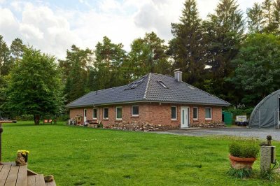 Modernes Wohnen im Grünen – Bungalow auf ca. 3.338 m² Grundstück in Buchholz Suerhop