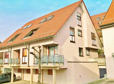 Moderne Wohnung im gepflegtem Wohnhaus mit Balkon  und Garage!