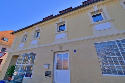 Wohnhaus mit Gewerbeeinheit