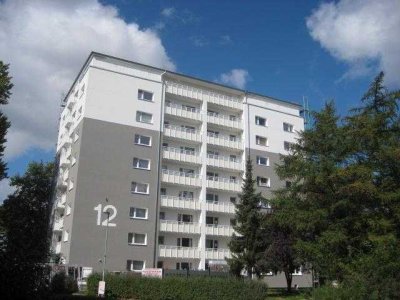 Frisch renovierte 1 Zimmer Wohnung mit Balkon und Fahrstuhl, sofort anmietbar!