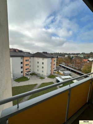 helle freundliche 3 Zimmer Wohnung mit Balkon