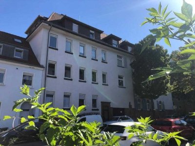 KL-Nähe Stadtpark - Attraktive Altbauwohnung mit 2 Zimmern, Küche, Bad und Balkon im 2. OG