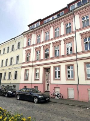 PROVISIONSFREI - BEZUGSFREIE 3-Zimmer-DG-Whg. im sanierten Altbau | RUHIG | nahe BAHNHOF