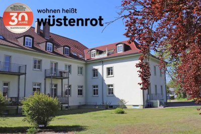 GROSSE WOHNUNG IM OBERGESCHOSS IN HERRLICHER LAGE AM SCHLOSSGARTEN UND FAST AM HAFEN