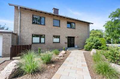 Großzügiges Zweifamilienhaus mit Garten und Garage in Bad Lippspringe