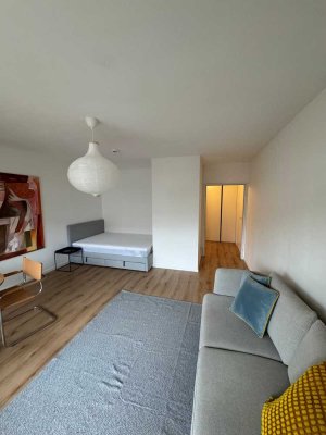 Wunderschönes, möbliertes, kernsaniertes und helles Apartment mit Balkon in Bestlage ab 01.03.2025