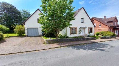 Ihr neues Zuhause: Ruhige Lage, großes Grundstück, Fernblick inklusive!