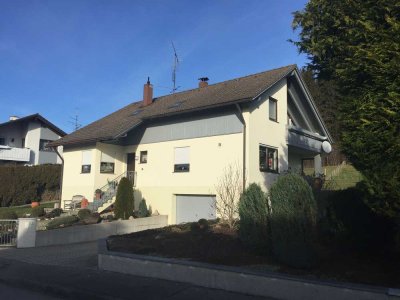 Gepflegtes EinfamilienHaus, ca. 5 - 6 Zimmer in Wolfertschwenden, Süd/West Ausrichtung und Weitblick