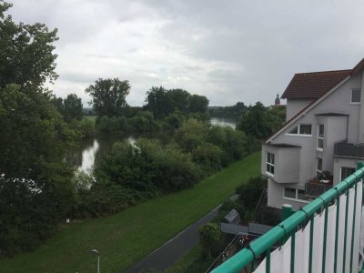 3 Zi. Penthouse Wohnung mit großzügiger Dachterrasse und Mainblick zu vermieten