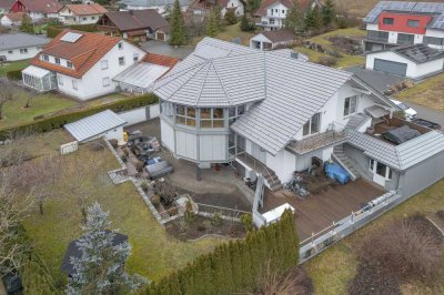 Modernes Zweifamilienhaus mit einer Einliegerwohnung