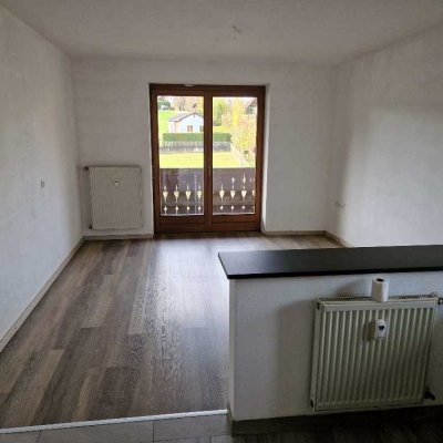 Geschmackvolle Wohnung mit drei Zimmern sowie Balkon und EBK in Bad Kohlgrub