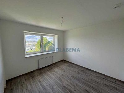 2- Zimmer- Wohnung zu vermieten, frisch renoviert, mit neue Einbauküche und Wannenbad