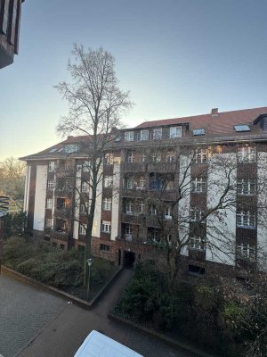 Helle 3-Zimmerwohnung in Britz - Dielen, Balkon, Wannenbad mit Fenster