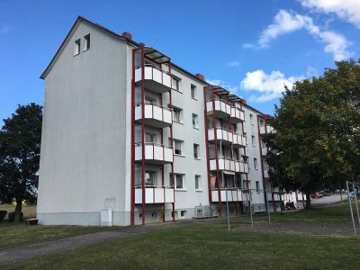 2-Raumwohnung im 3. Obergeschoss mit Balkon und Stellplatz im Grünen