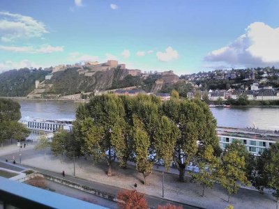 Helle, neu renovierte Wohnung direkt am Rhein mit Blick auf den Ehrenbreitstein.