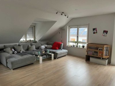 Modernisierte Wohnung mit zwei Zimmern sowie Balkon und EBK in Sandhausen