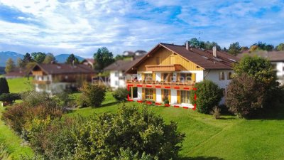 Großzügige 5-Zimmer-Erdgeschosswohnung mit Bergblick und sonnigen Terrassen