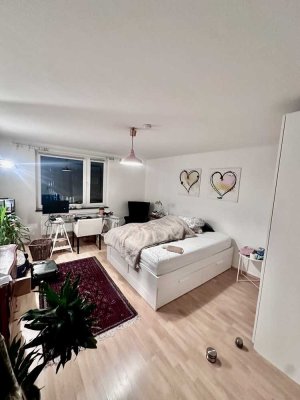 WG-geeignete 4-Zimmer-Wohnung mit Einbauküche & Balkon im Herzen des Frankenberger Viertels!