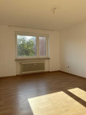 Zentrale 3-Zimmer-Wohnung mit Einbauküche, Balkon und Tiefgarage