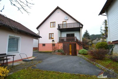 Einfamilienhaus mit 3 Garagen und Fernblick