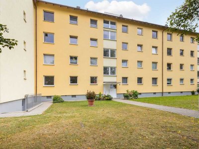 +++Helle Etagenwohnung mit Loggia und Außenstellplatz - ca 4,1 % Rendite+++