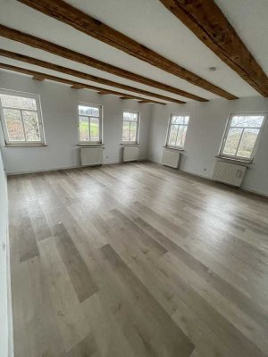 Charmante 3 Zimmer Wohnung in Vellberg/Groß-Altdorf, Einbauküche, Stellplatz